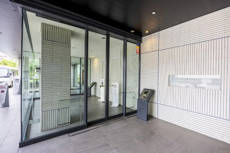 シティテラス横濱戸塚のエントランスドア